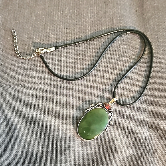 Nephrite & Garnet gemstone necklace silver with cord new beautiful - Picture 6 of 7